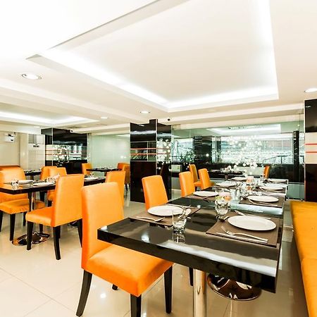 Le Touche Hotel Bangkok Esterno foto
