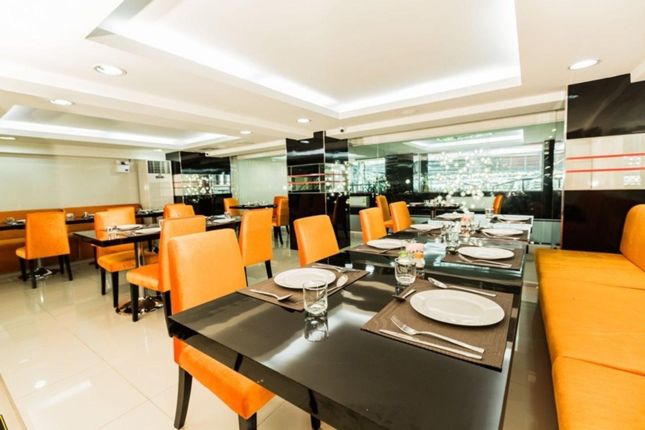 Le Touche Hotel Bangkok Esterno foto