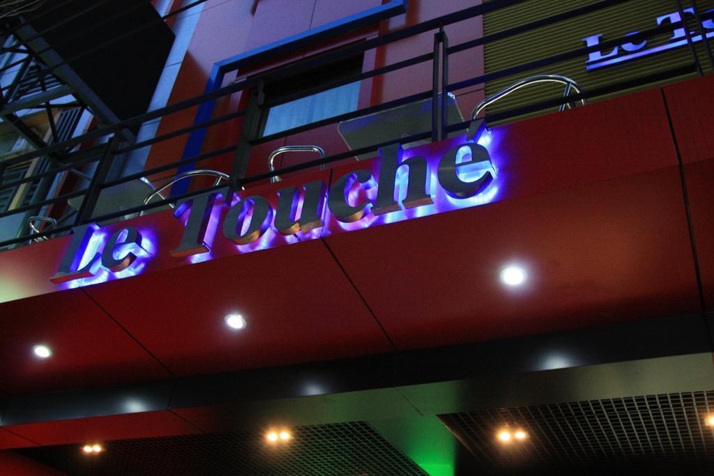Le Touche Hotel Bangkok Esterno foto