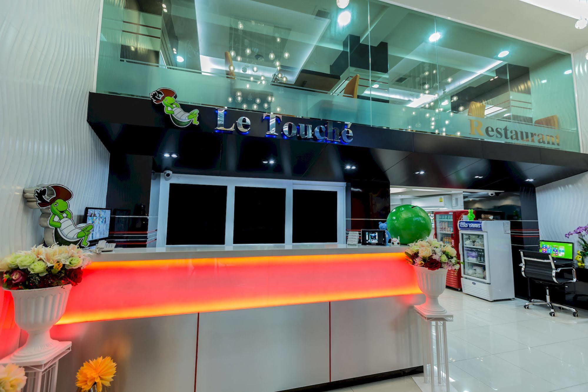 Le Touche Hotel Bangkok Esterno foto