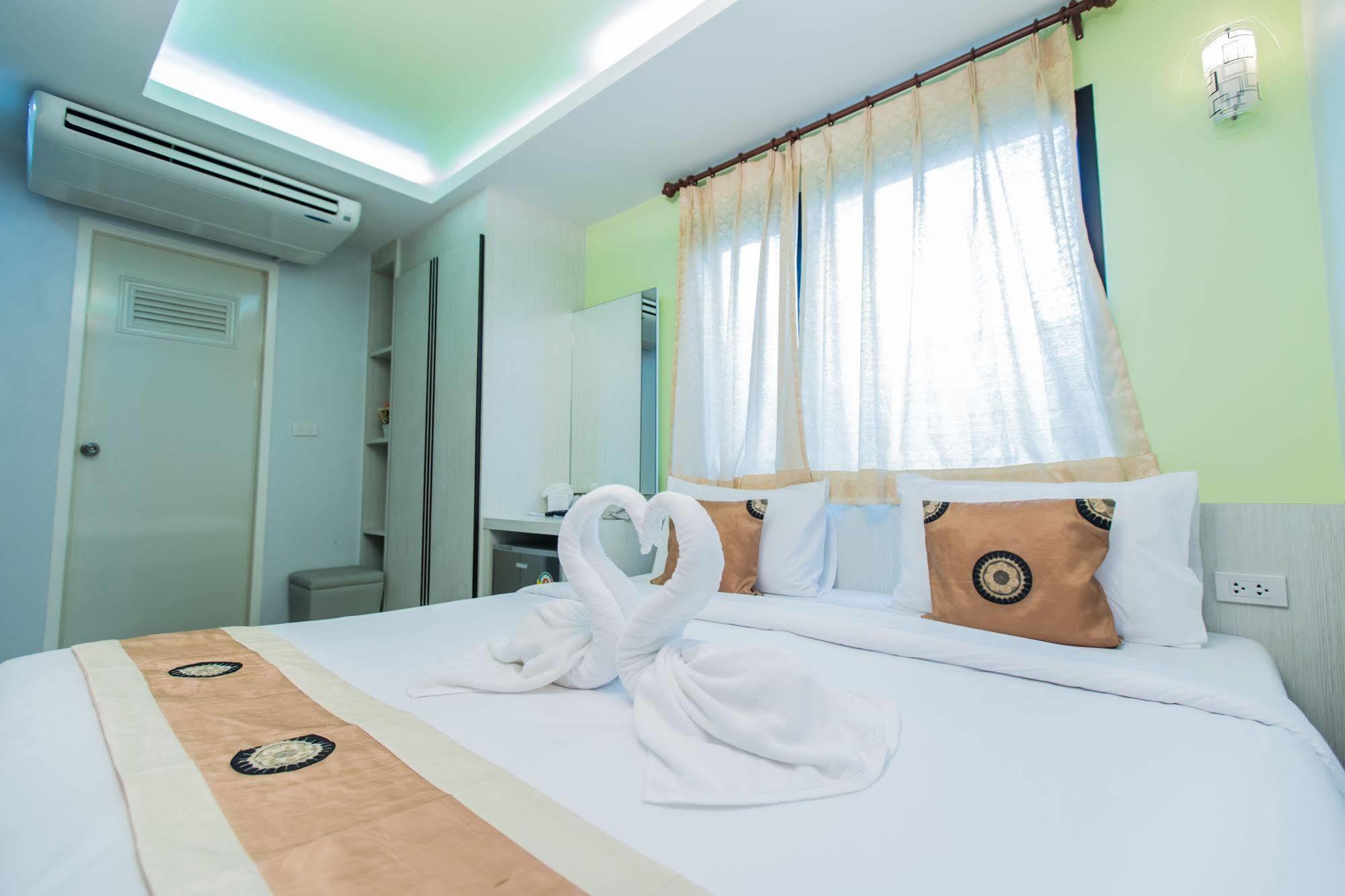 Le Touche Hotel Bangkok Esterno foto