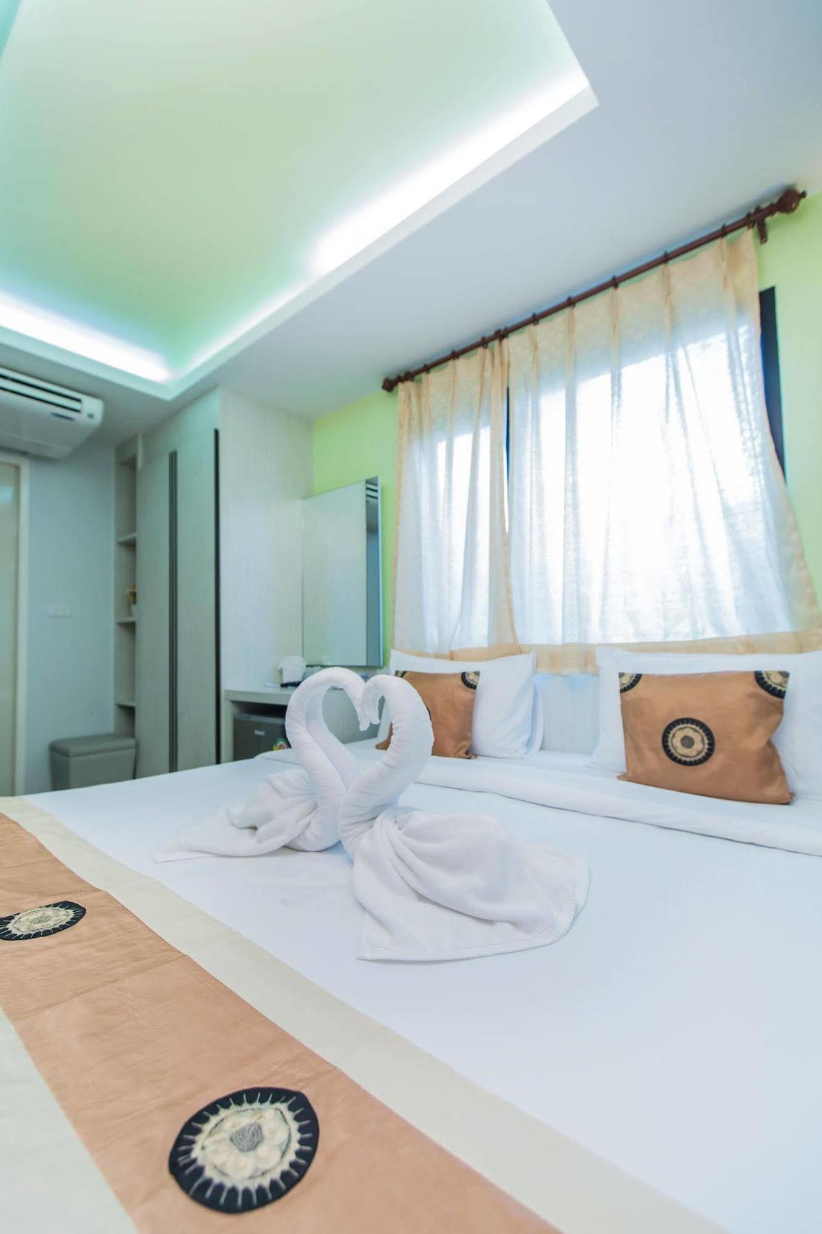 Le Touche Hotel Bangkok Esterno foto
