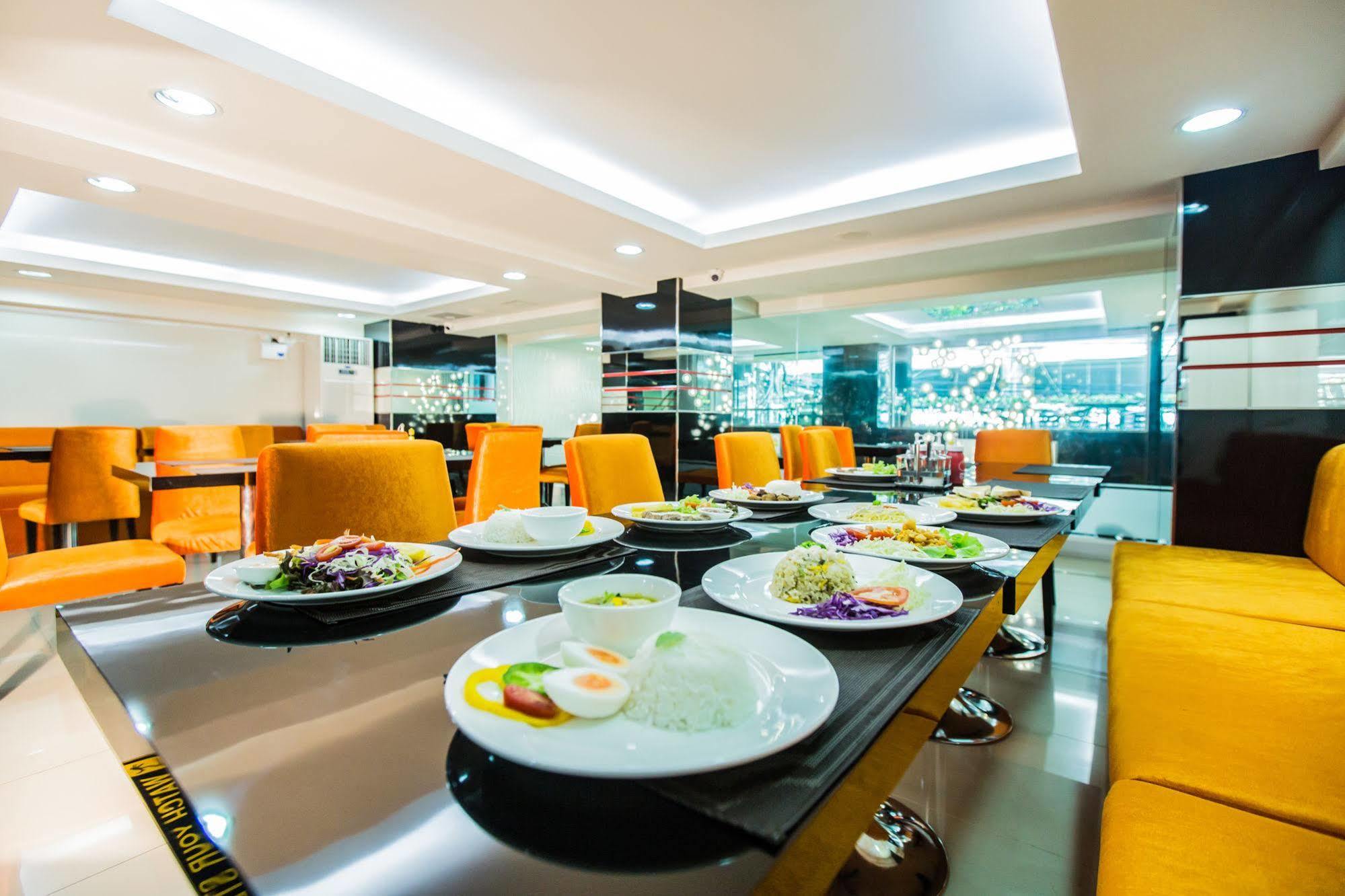 Le Touche Hotel Bangkok Esterno foto